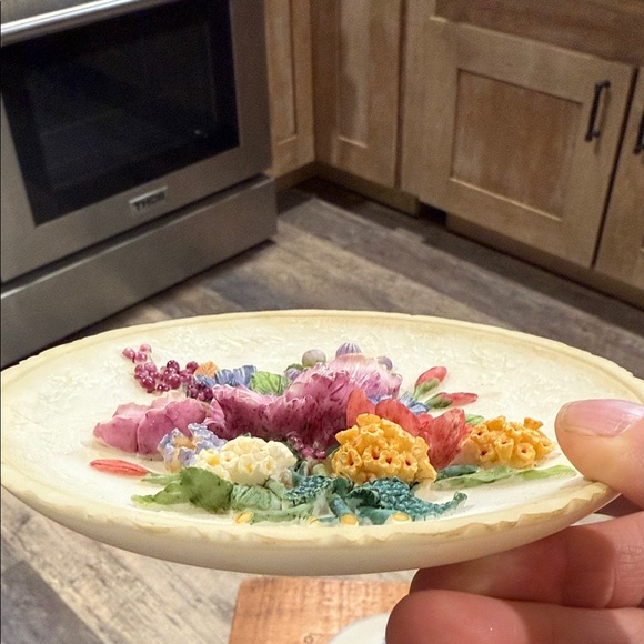 Floral Wall Plaques with 3 Dimensional Flowers. EUC - Picture 10 of 10